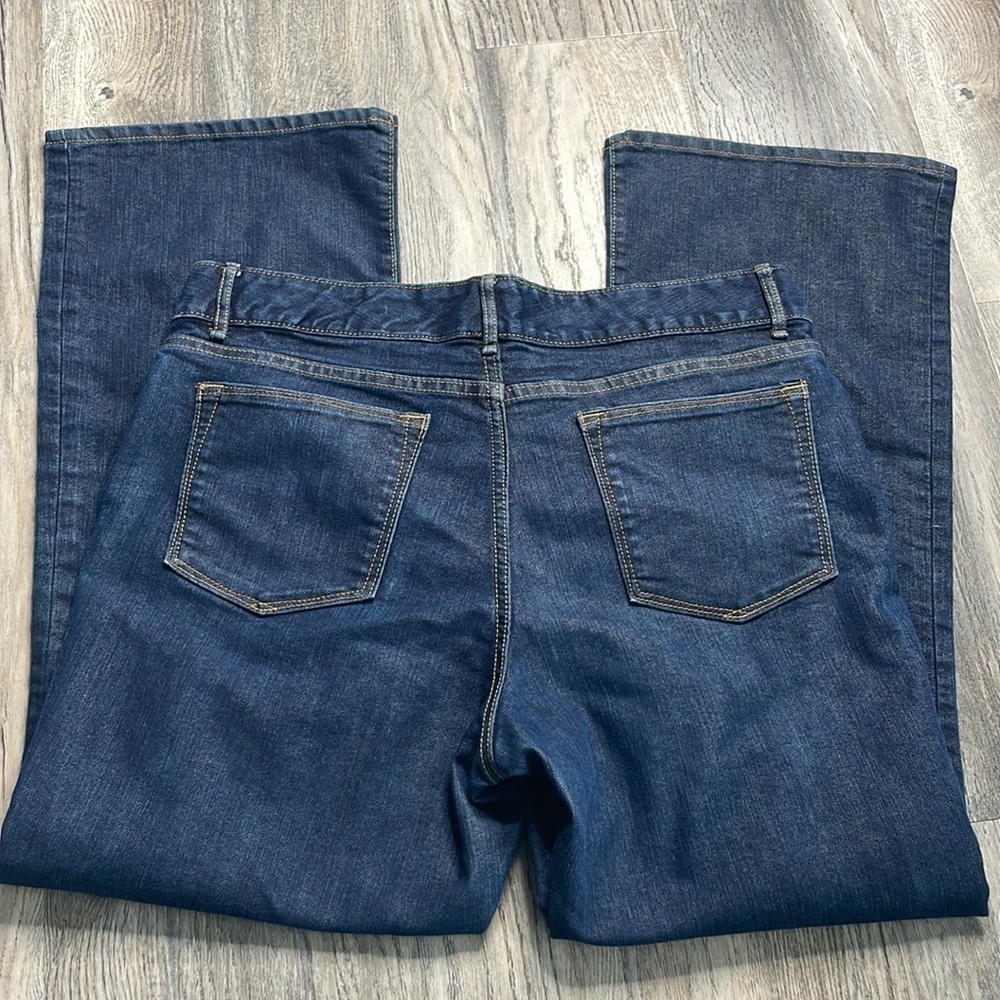 Gap Factory Women’s Dark Wash Essential Bootcut Jeans, size 14A - Picture 9 of 10